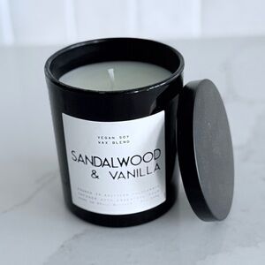 Leoben Co Sandalwood & Vanilla Black Candle